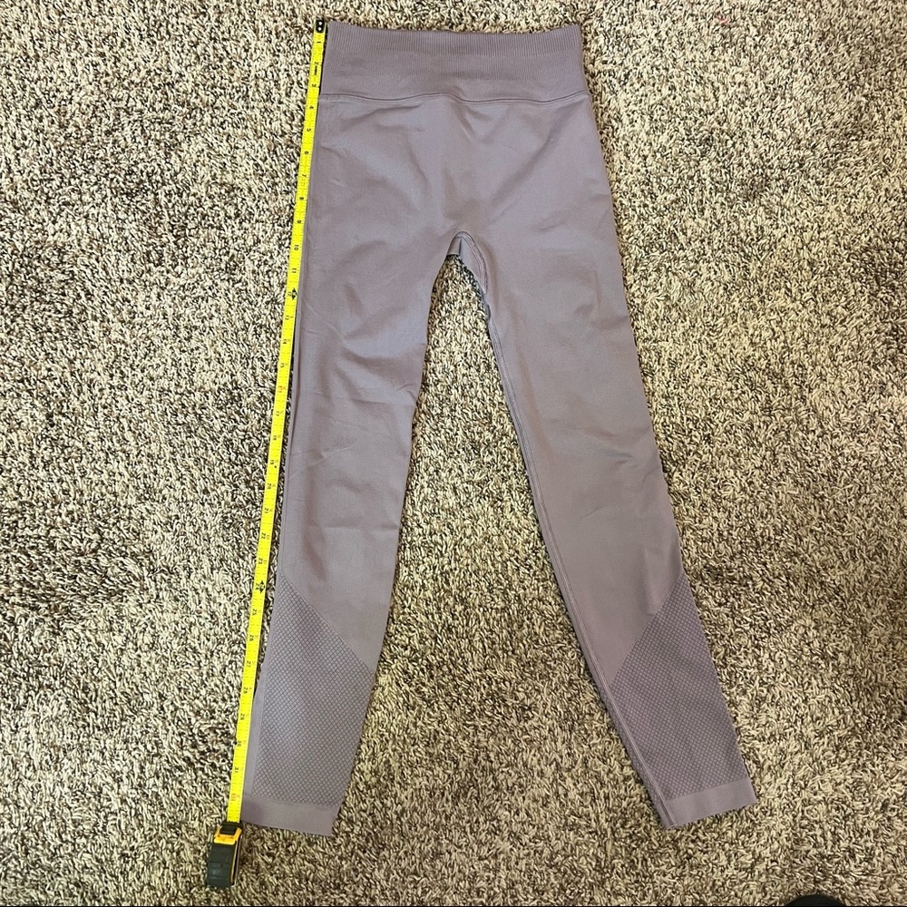 Lululemon Ribbed leggings in Plum - Picture 13 of 16
